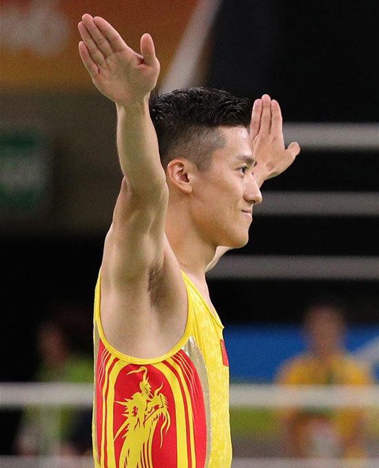 Dong Dong Dong Dong takes silver medal of trampoline gymnastics Official