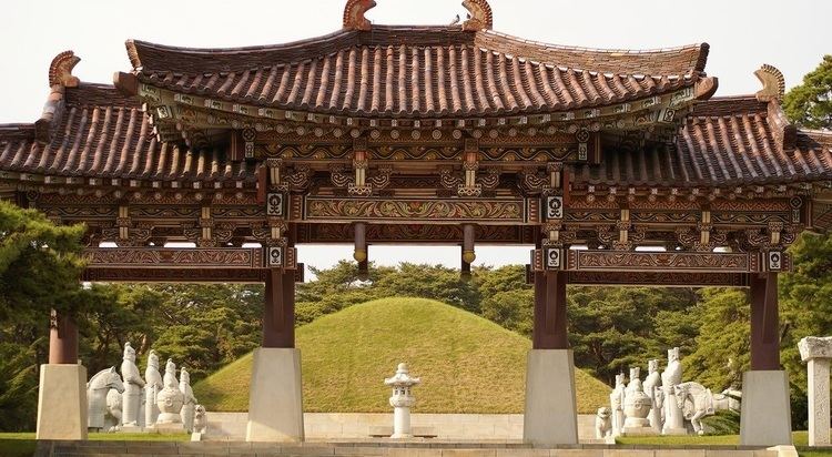 The arch before the tomb of King Dongmyeong (Tongmyŏng) of Goguryeo in Pyongyang