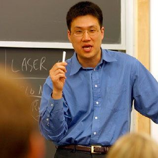 Donhee Ham Donhee Ham named an IEEE Distinguished Lecturer Harvard John A