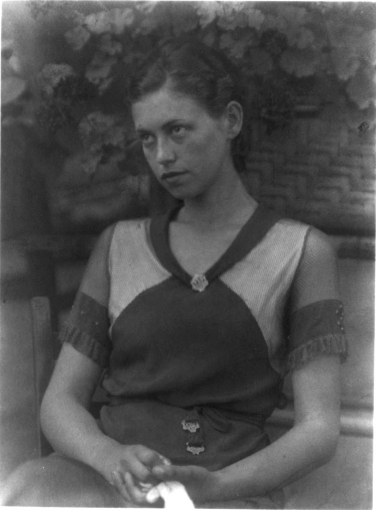 Doris Ulmann FileYoung girl seated halflength photograph by Doris