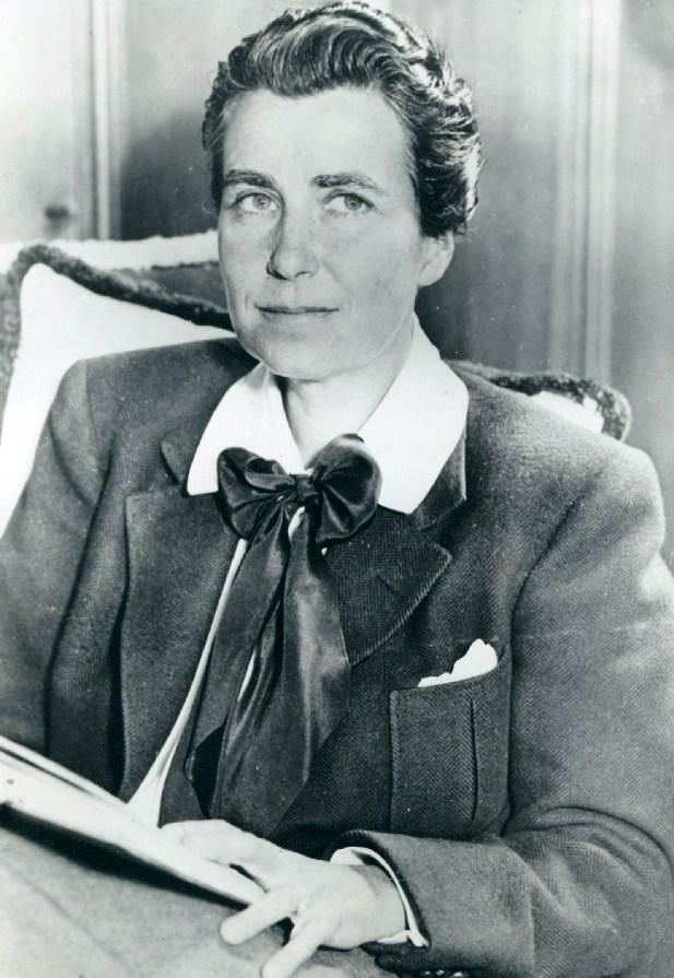 Dorothy Arzner httpsuploadwikimediaorgwikipediacommons77