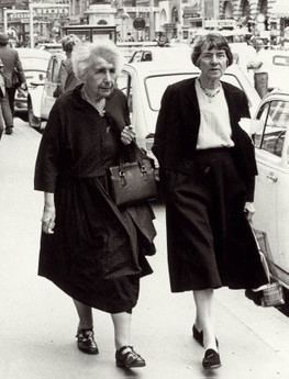 Dorothy Burlingham Anna Freud et Dorothy Burlingham en 1972 Vienne History