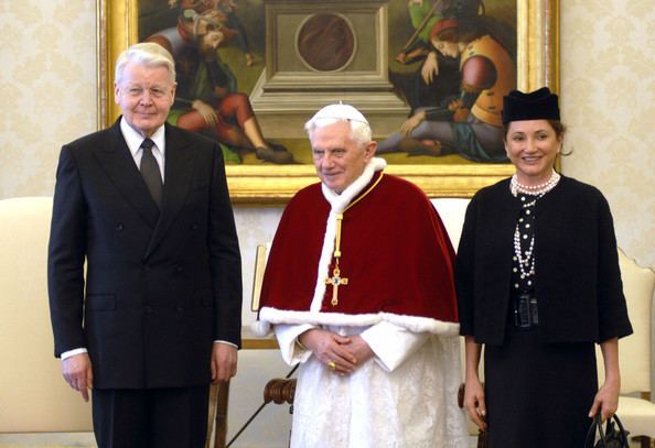 Dorrit Moussaieff Dorrit Moussaieff and Olafur Ragnar Grimsson Photos Photos Pope