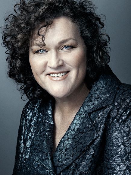 Dot Jones Glee A First Look at Coach Beiste as a Man Peoplecom