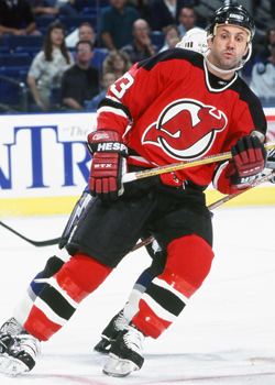 Doug Gilmour Doug Gilmour inducted into the Hall of Fame in 2011 played with