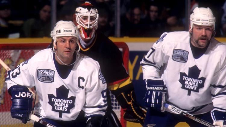 Doug Gilmour played 1474 NHL games, scoring 450 goals and 1414 points.
