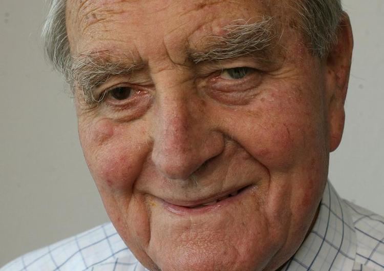 Doug Insole Cricket and Chingford legend Doug Insole dies aged 91 From East