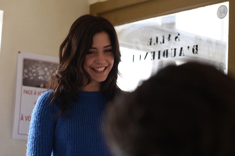 Adèle Exarchopoulos smiling at Guillaume Galliennein in a movie scene from Down by Love (2016 French drama film)
