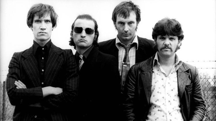 Dr. Feelgood (band) httpsichefbbcicoukimagesic960x540p01bqsf