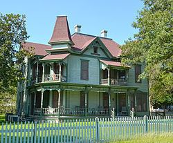 Dr. L.W. and Martha E.S. Chilton House httpsuploadwikimediaorgwikipediacommonsthu