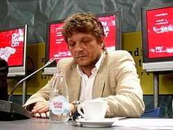 Dragan Bjelogrlić httpsuploadwikimediaorgwikipediacommonsthu