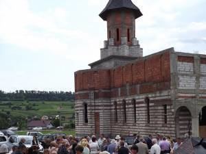 Dărmănești, Suceava Local Sute de credinciosi romani si ucraineni prezenti la Hramul