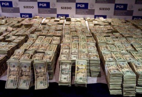 Drug lord Mexican drug lord39s home gets raided Cash everywhere 20 Photos