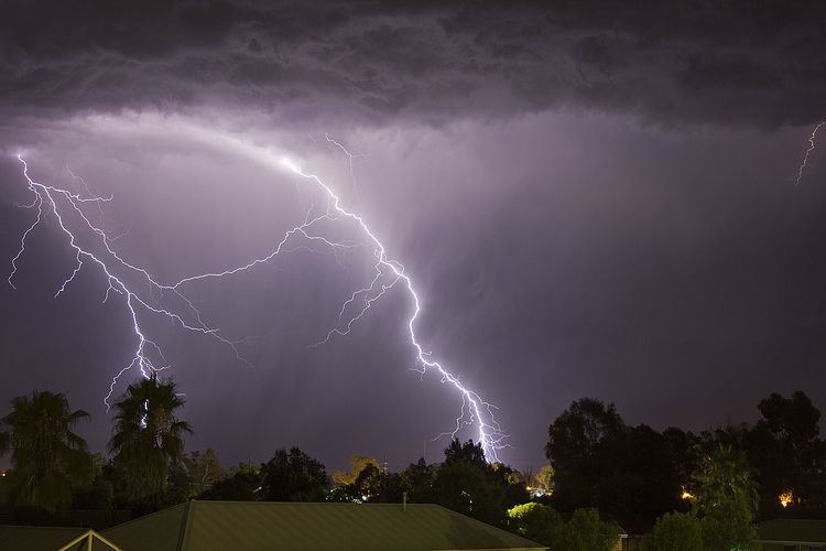 Dry thunderstorm