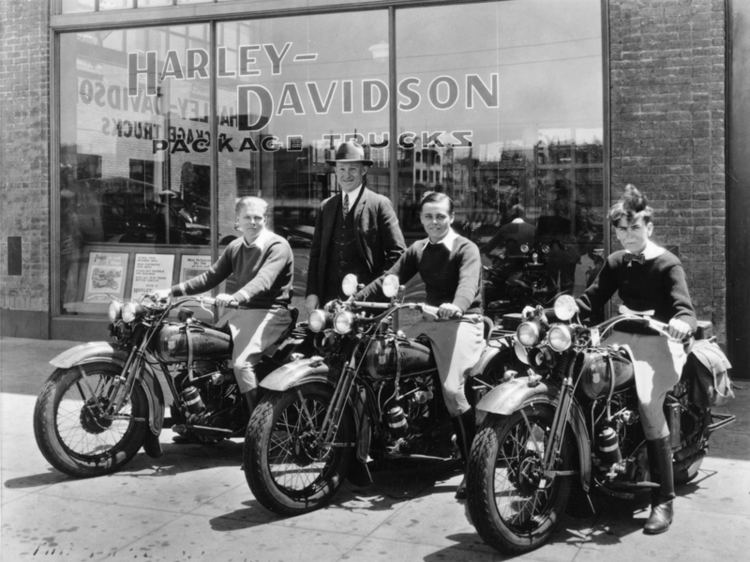 Dudley Perkins (motorcyclist) Dudley Perkins Co HarleyDavidson to celebrate 100 years Thunder