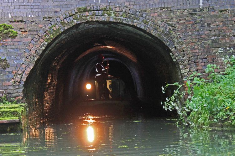 Dudley Tunnel Captain Ahab39s Watery Tales BCN Marathon 2012 A pause in Tipton