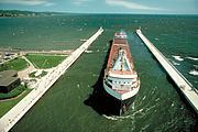 Duluth Ship Canal httpsuploadwikimediaorgwikipediacommonsthu