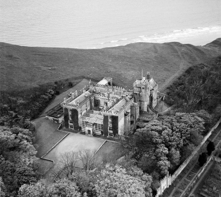 Dunraven Castle Dyndryfan Dunraven Castle