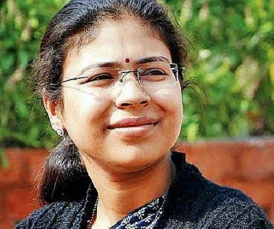 Durga Shakti Nagpal IAS Officer Durga Shakti Nagpal Suspended for Tackling