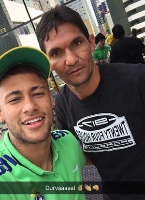Durval Capito do Sport Durval aproveita Seleo no Recife para visitar Neymar