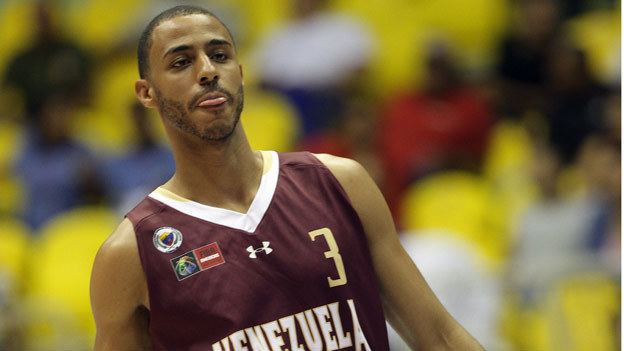 Dwight Lewis Dwight Lewis Padrn stays with the Trotamundos de Carabobo
