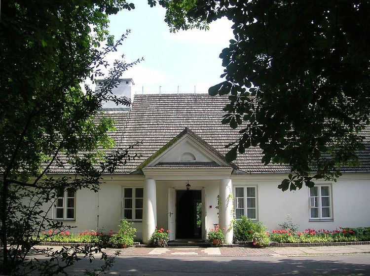 Dwór (manor house)
