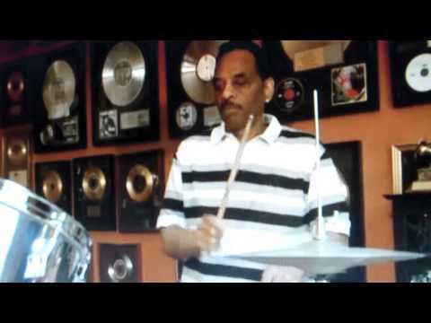 Earl Young (drummer) Earl Young explains his revolutionary disco drum beat YouTube