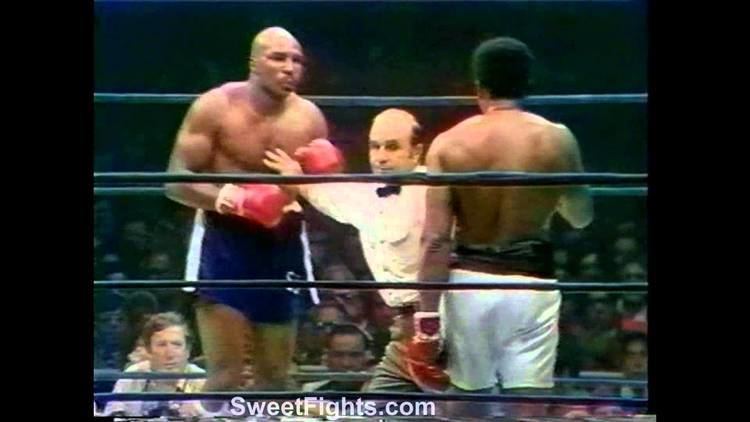 Earnie Shavers Muhammad Ali gets ROCKED by Earnie Shavers YouTube