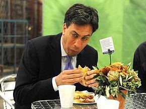 Ed Miliband bacon sandwich photograph httpsuploadwikimediaorgwikipediaenthumb7
