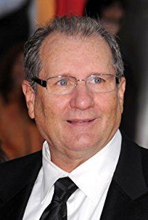 Ed O'Neill iamediaimdbcomimagesMMV5BMTYzMjMzMzEzNF5BMl5