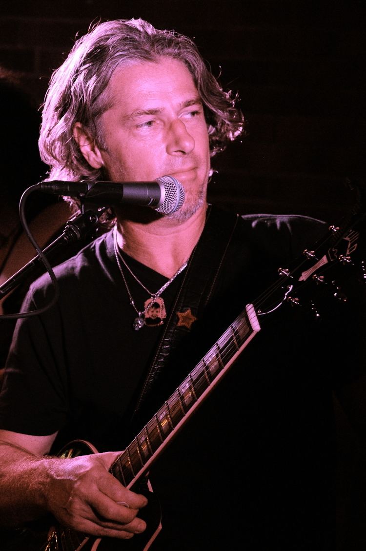 Ed Roland Ed Roland of Collective Soul with the ORION Whiskey strap