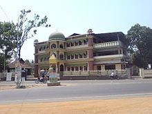 Edappally Juma Masjid httpsuploadwikimediaorgwikipediacommonsthu