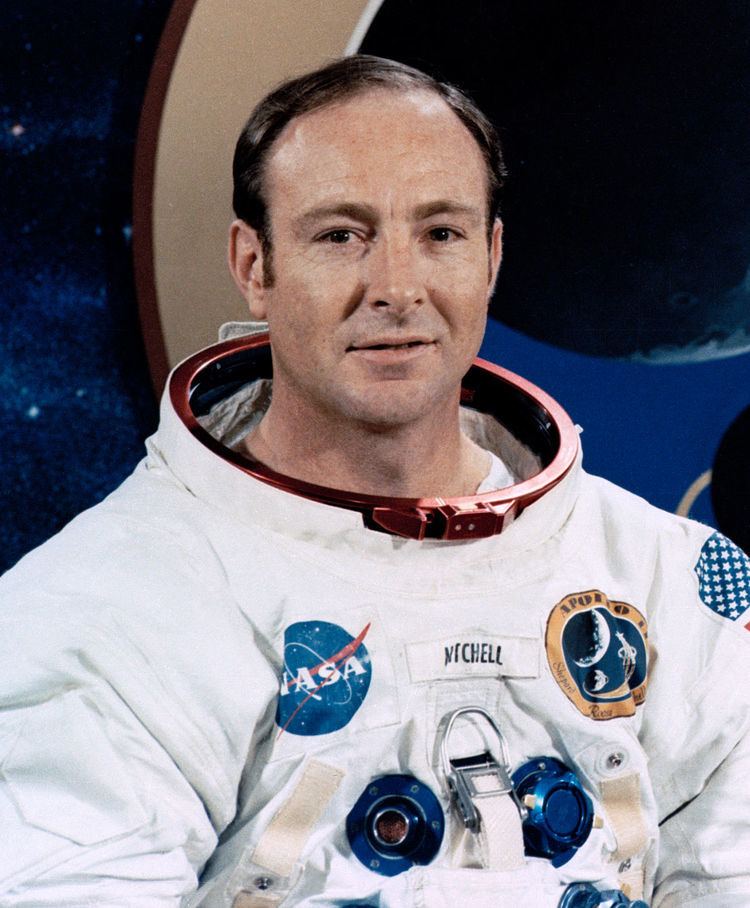 Edgar Mitchell httpsuploadwikimediaorgwikipediacommonsthu