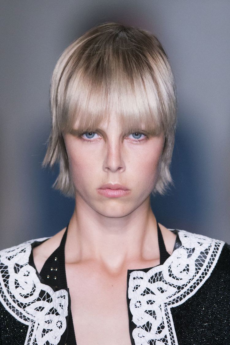 Edie Campbell Edie Campbell It39s True the Modern Mullet Hair Trend