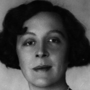 Edith Evans httpswwwbiographycomimagecfill2Ccssrgb
