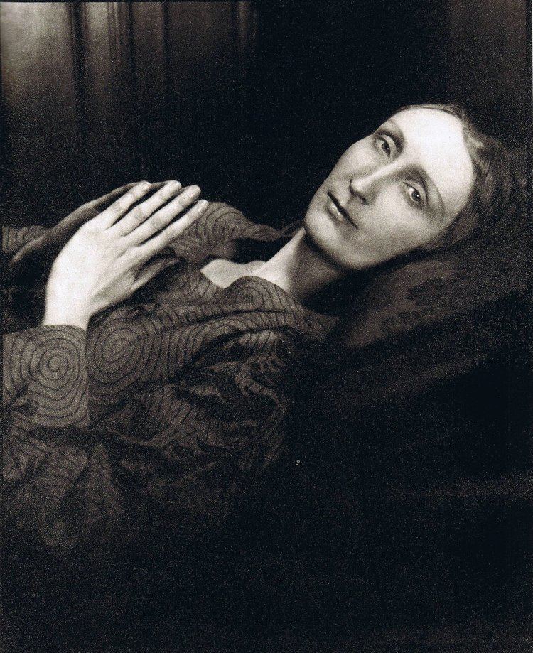 Edith Sitwell Edith Sitwell Muses It Women The Red List
