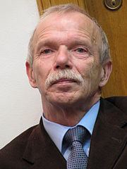Edmund Wnuk-Lipiński httpsuploadwikimediaorgwikipediacommonsthu