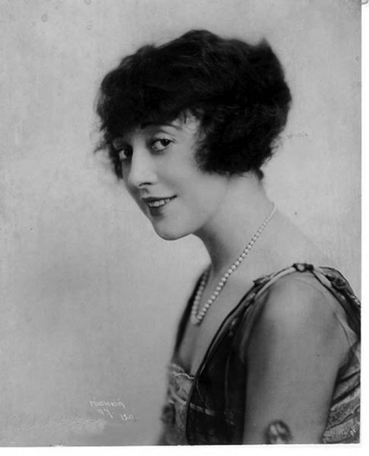 Edna Purviance Greer Looking for Mabel Normand