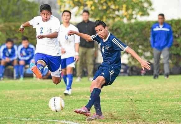 Edson Alvarado Californias Edson Alvarado signs soccer contract with Club Tijuana