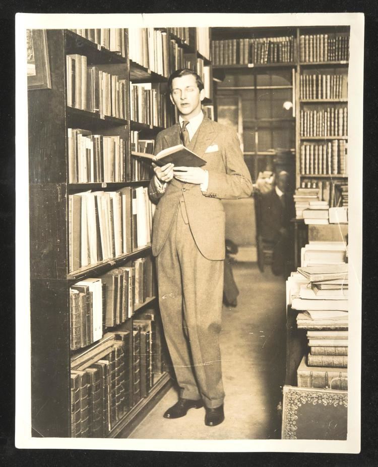 Edward Gathorne-Hardy Photograph of Edward GathorneHardy in a library or book shop John