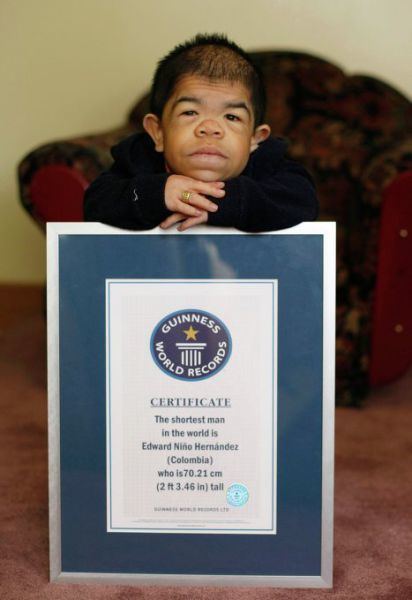 Edward Niño Hernández World39s Shortest Man 2011 Edward Nino Hernandez