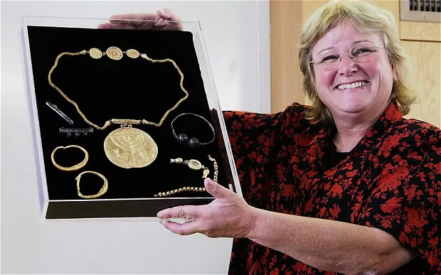 Eilat Mazar Byzantineera gold hoard unearthed in Jerusalem Telegraph