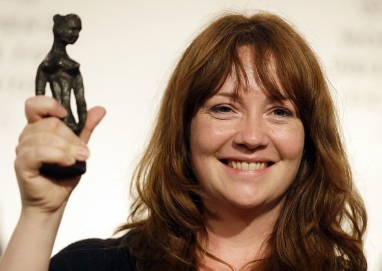 Eimear McBride Eimear McBride wins Baileys Women39s Prize for Fiction over