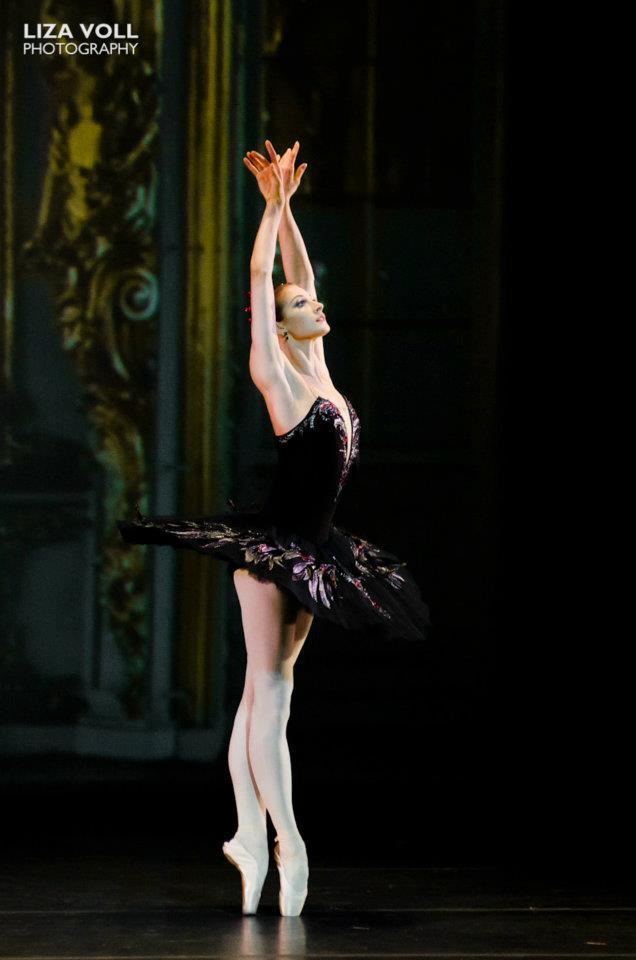 Ekaterina Kondaurova Marcelo Gomes and Ekaterina Kondaurova in the Black Swan