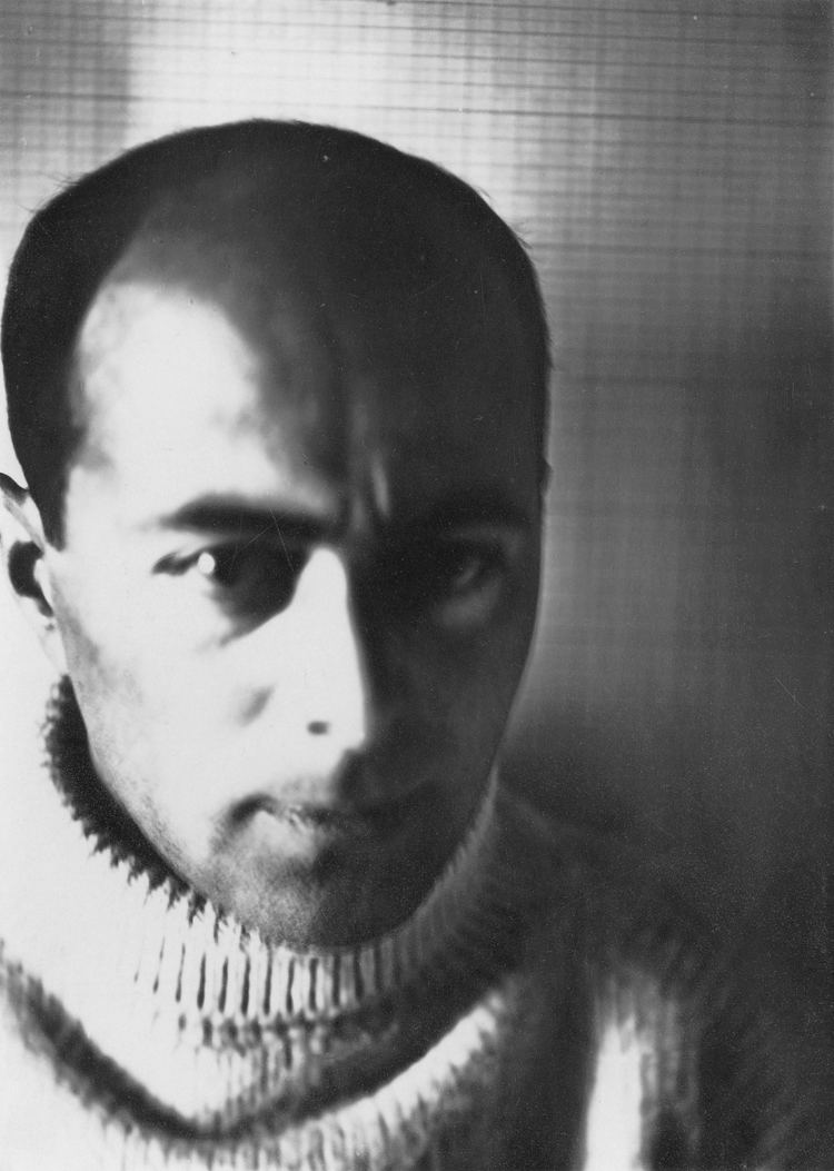 El Lissitzky httpsuploadwikimediaorgwikipediacommonsdd