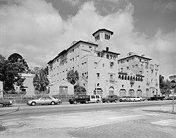 El Vernona Hotel-John Ringling Hotel httpsuploadwikimediaorgwikipediacommonsthu