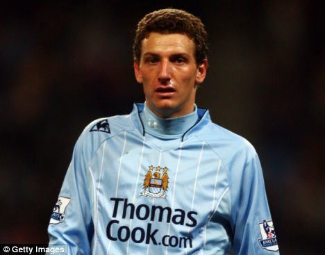 Elano Elano makes his peace with Hughes and insists he is happy at City
