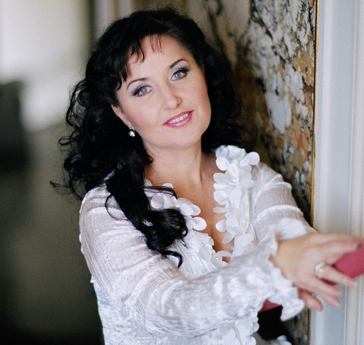 Elena Mosuc Romanian soprano Elena Mosuc acclaimed in US for leading