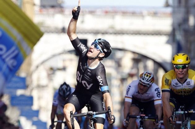 Elia Viviani Elia Viviani sprints to Giro d39Italia stage two win
