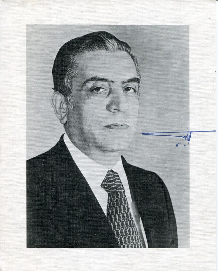 Elias Sarkis Elias Sarkis autograph 6th President of Lebanon signed photo